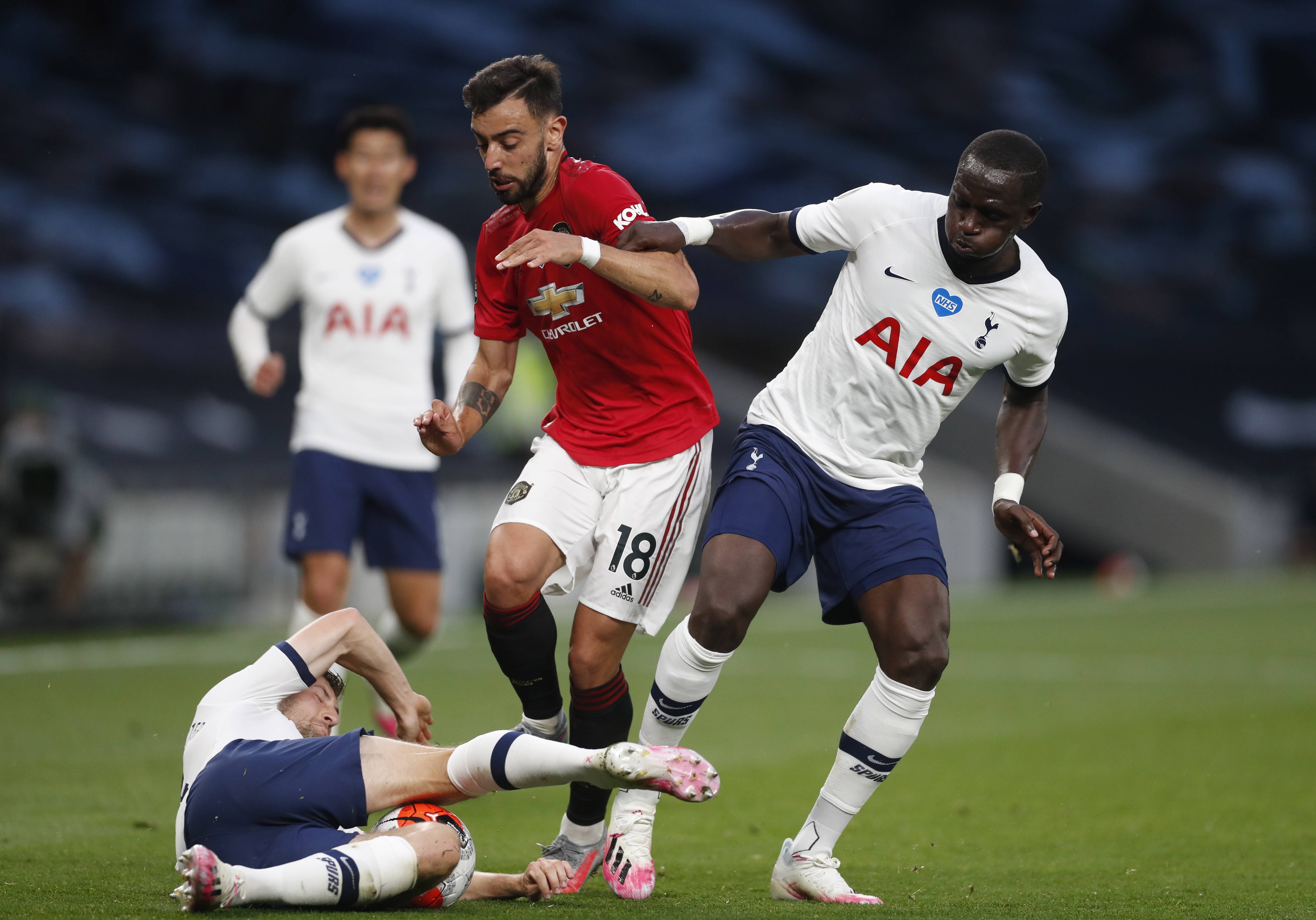 对她进行全 对她进行全